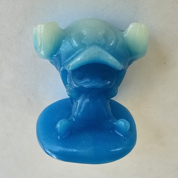 🦌 One Piece Tony Tony Chopper Glowing Carved Statue - Picture 9 of 13